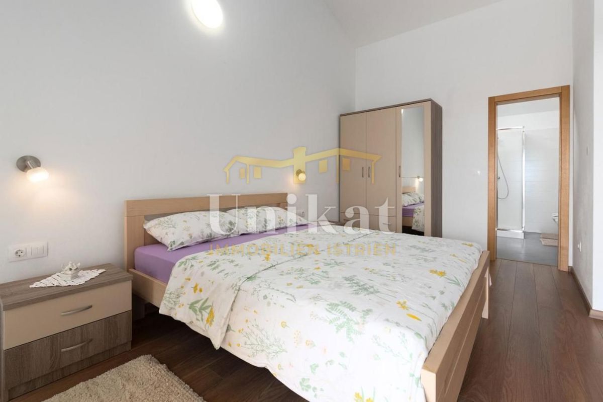 Casa con piscina e vista mare